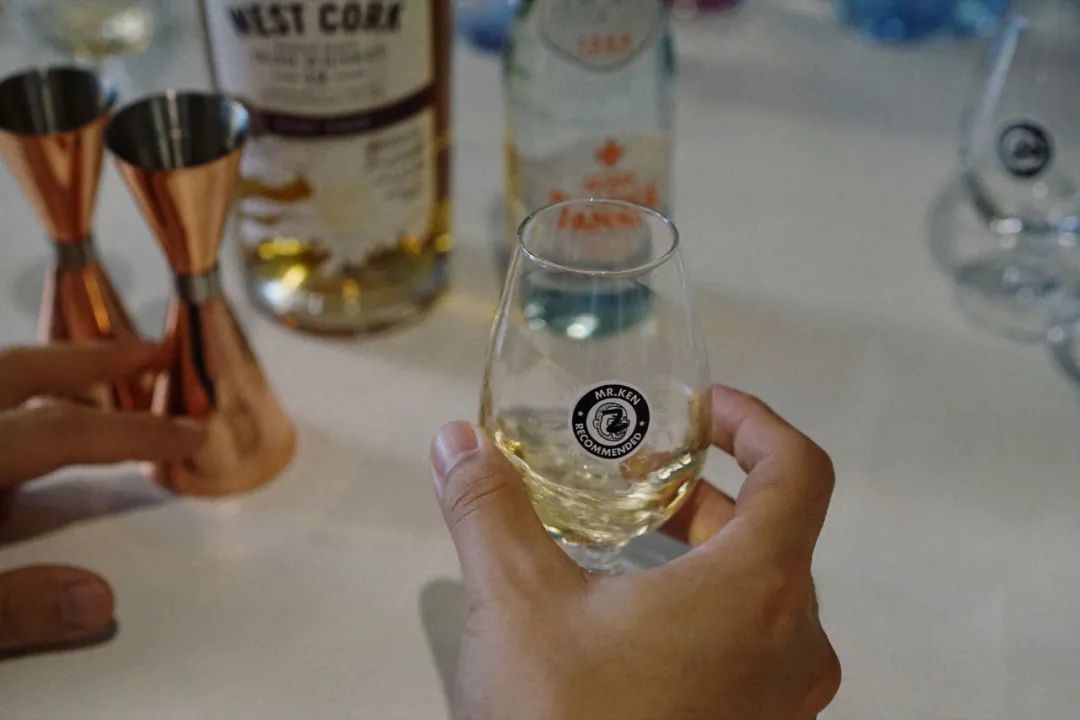 威士忌到底加什么水好喝?我测了21种水,包括1300一瓶的!