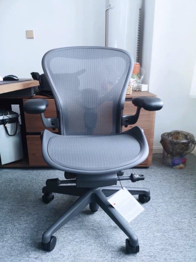 5K+入手赫曼米勒 aeron2代