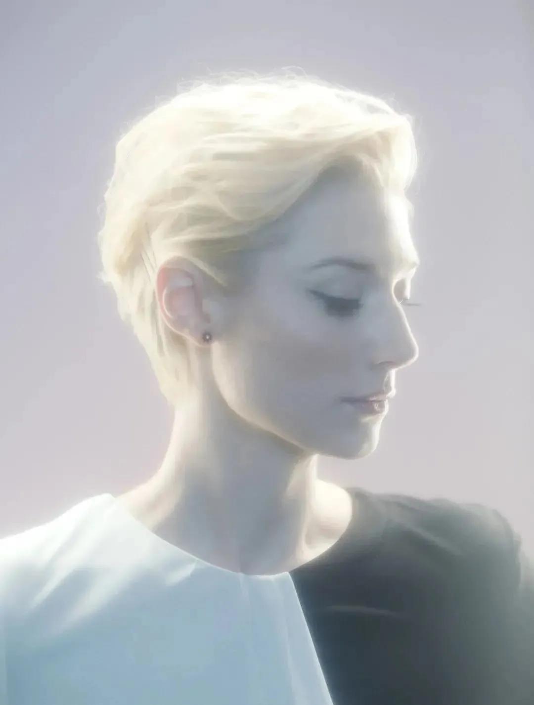 “烧脑”新片《信条》的女主角Debicki,你还看过她什么剧?