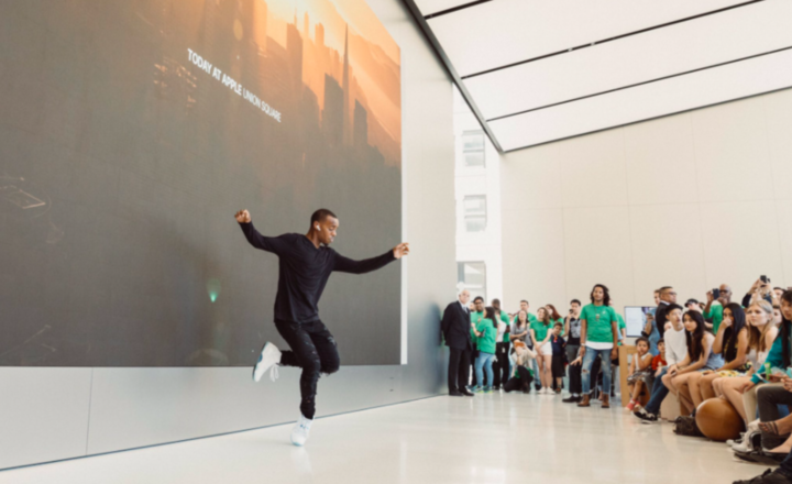 全球首家水上Apple Store开业，可能是最美的苹果门店