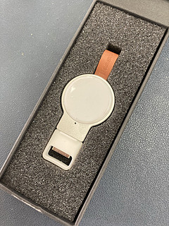 倍思Apple Watch磁吸充电器