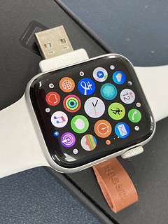 倍思Apple Watch磁吸充电器