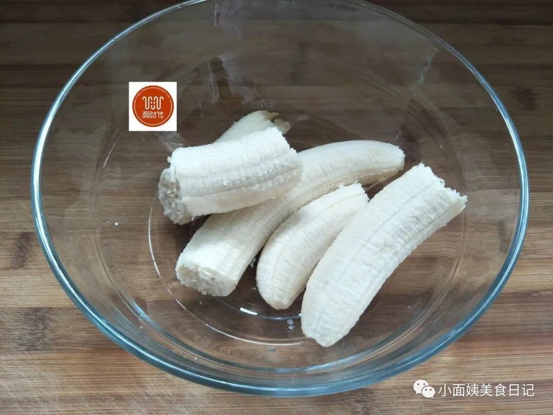 香蕉新吃法,和鸡蛋这样做出的小饼,酥软香甜,吃一次就爱上!
