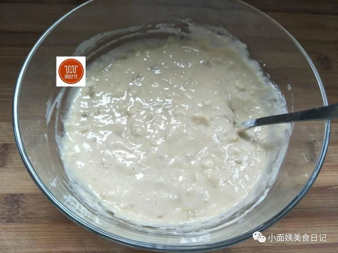 香蕉新吃法,和鸡蛋这样做出的小饼,酥软香甜,吃一次就爱上!