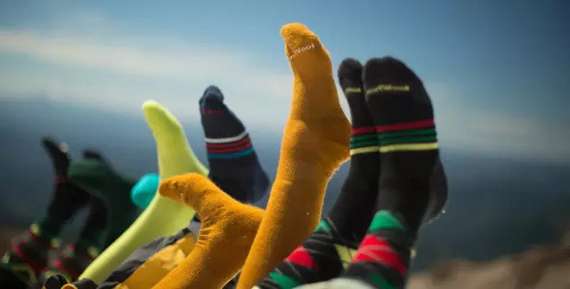 基础层同样包括了足部，美利奴羊毛袜可以保持足部的舒适，提供基础保暖与透气。图片来源：duffy.com