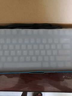 最便宜的樱桃红轴键盘，雷柏v860