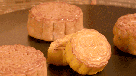 不愧是"美食之都",为了这口葱香四溢的饼,我竟然排队一小时!