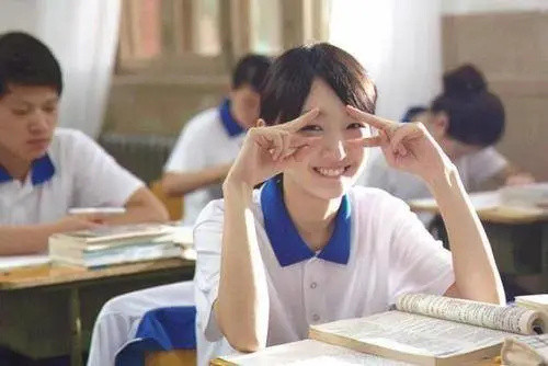 深圳校服是如何打破次元壁成为网红必备的?含穿搭教程哦~