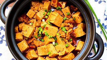 上班族快手菜 篇三十二：豆腐这样做麻辣鲜香，简单几步，豆腐入味又下饭，连汤汁都不剩 