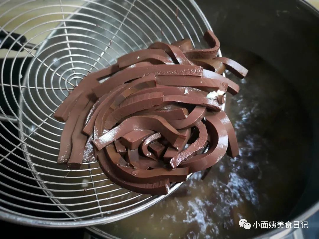 天凉了，就爱吃这饭，10分钟做好，一碗下肚又香又饱，营养好消化！