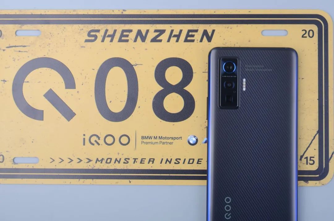堆料手机时代的一股清流，旗舰"水桶机"iQOO 5 Pro详细评测