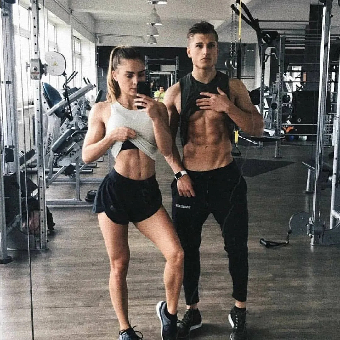 双人健身：再硬核的撸铁，也比不上跟女友一起运动来得更爽