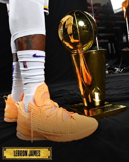 WEN鞋评-实战 | Nike LeBron 18 一双只属于詹姆斯一个人的冠军战靴