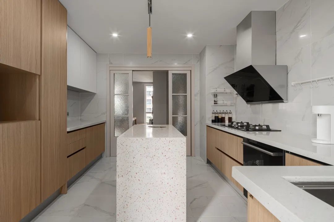 客厅里荡秋千,电视墙旋转90度!149m²清新自然温柔派之家,超撩!