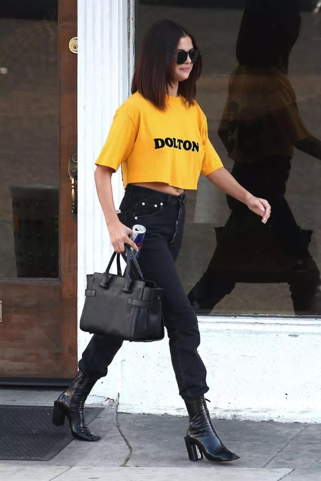 “傻脸”Selena首登中国时尚杂志封面,可爱在性感面前不值一提