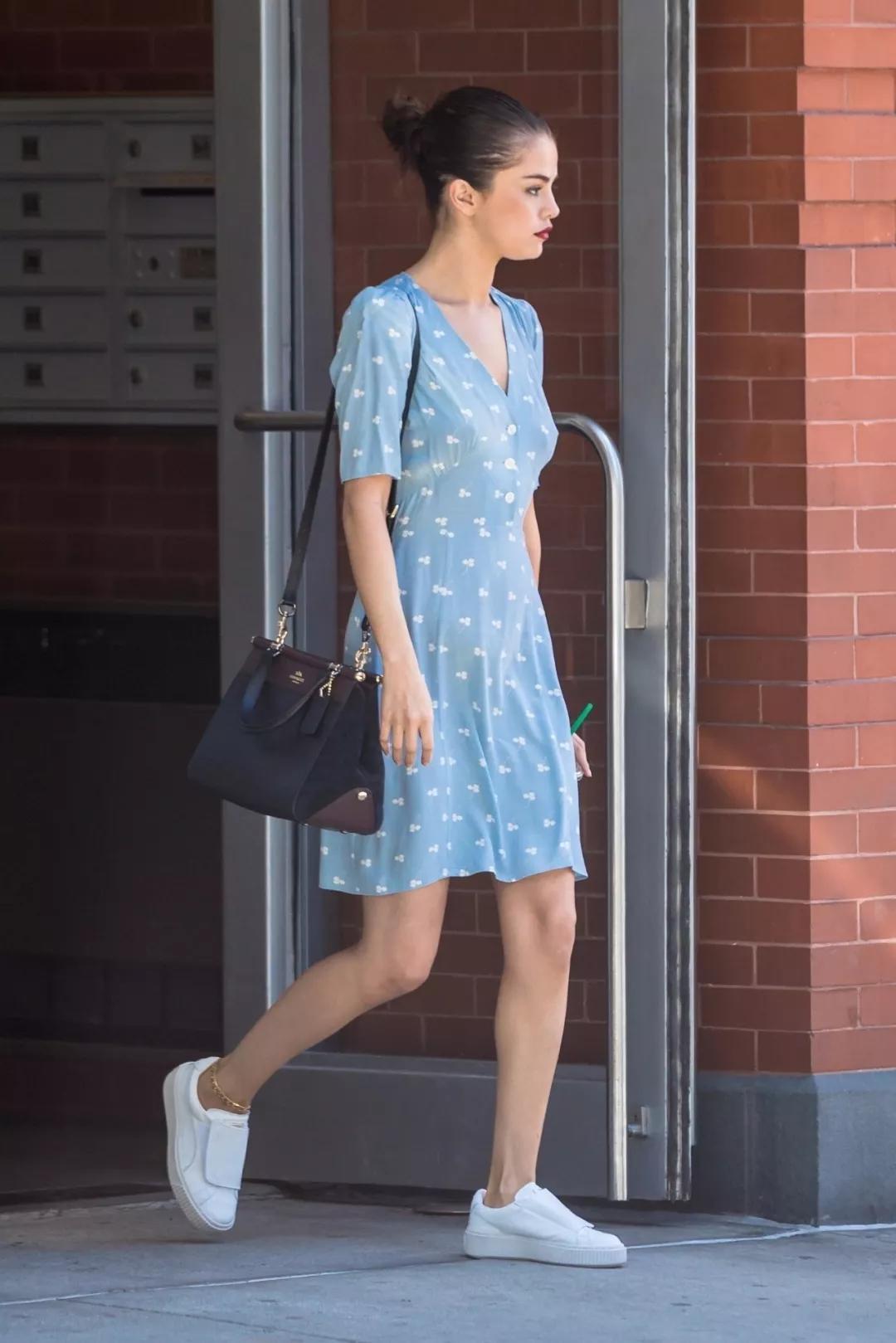 “傻脸”Selena首登中国时尚杂志封面,可爱在性感面前不值一提