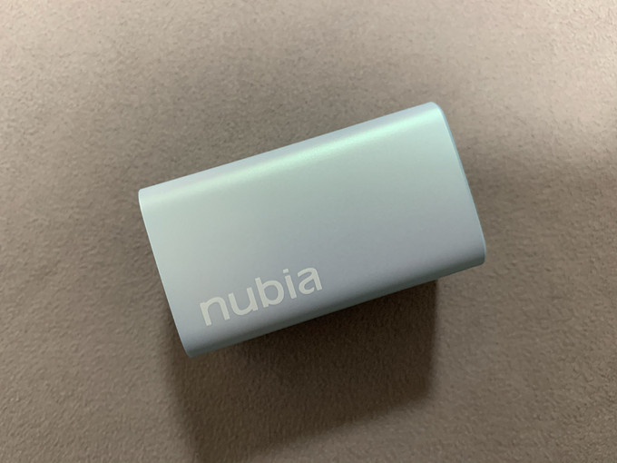 努比亚充电器
