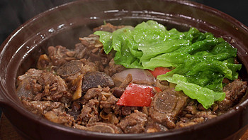 王刚的美食精选 篇六十六：厨师长教你：家常“排骨煲仔饭”的做法，米饭和锅底的锅巴都很香 