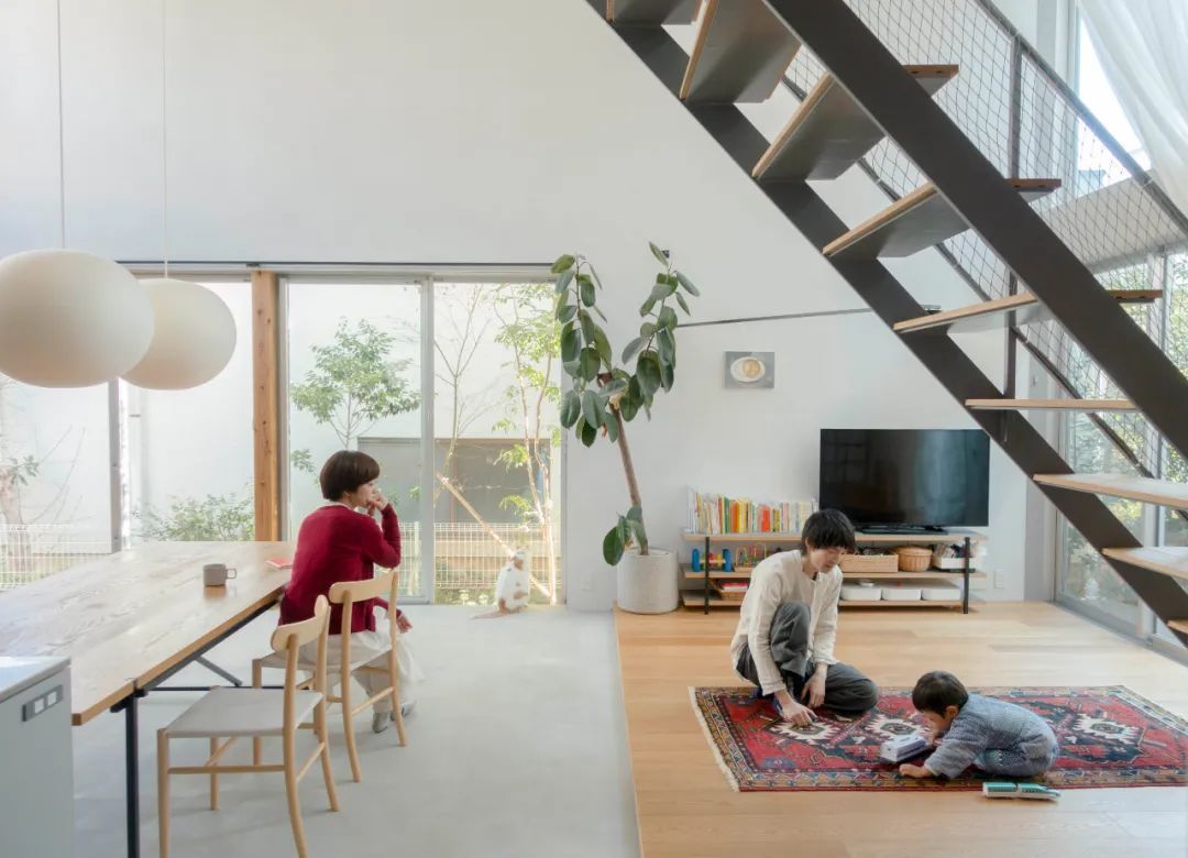 日本112㎡独栋Loft,客厅不设沙发,厕所里藏整墙漫画,是理想中大人小孩都爱的亲子宅了!