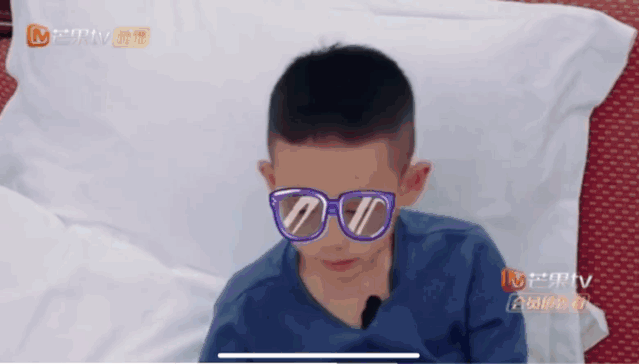 Jasper小小春对每个镜头道歉,惹人心疼!我看到的却是……