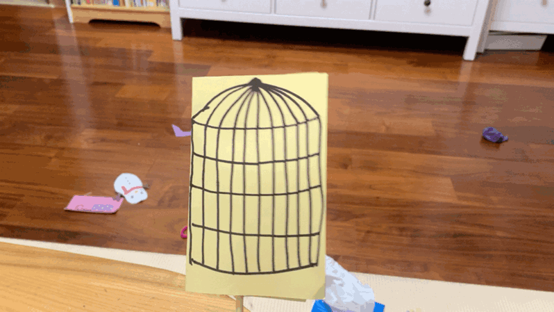 好久没写3岁的定定了?他最近爱上了剪纸