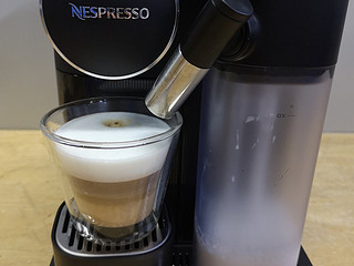 Nespresso 奶泡咖啡机