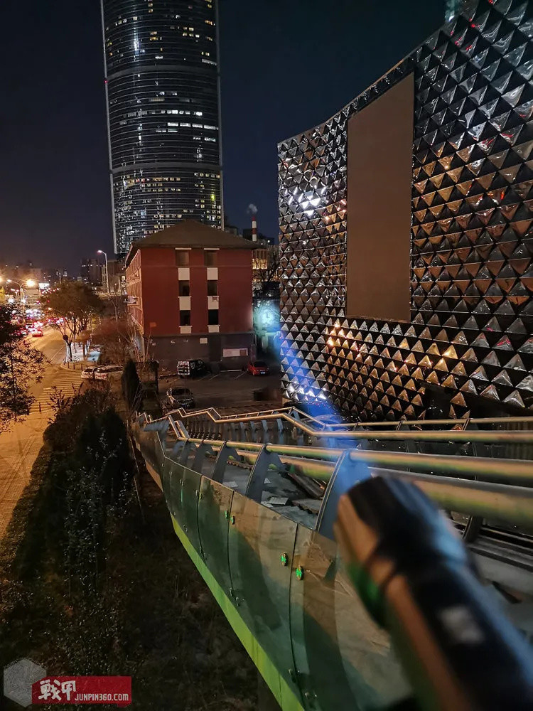 照亮城市的一束光——纳丽德T10L白激光手电测评