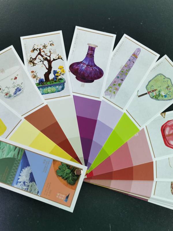 重现中国色彩文化:印刷精美,颜色与节气的对应创意很好,满足了现代人