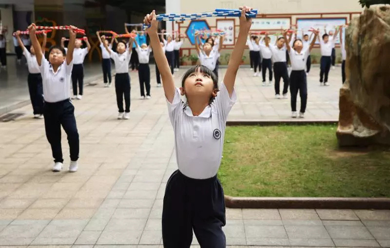 这个小学生的跳绳绝技简直逆天了！请收藏这份跳绳宝典吧！