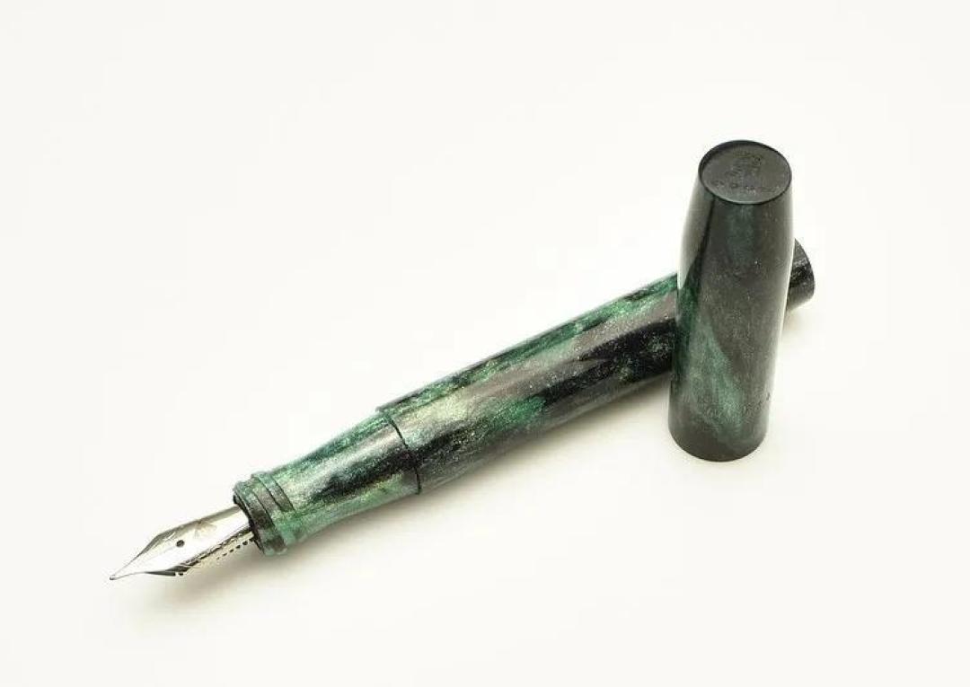 如钻石般闪烁的材料,制成钢笔后美翻了!