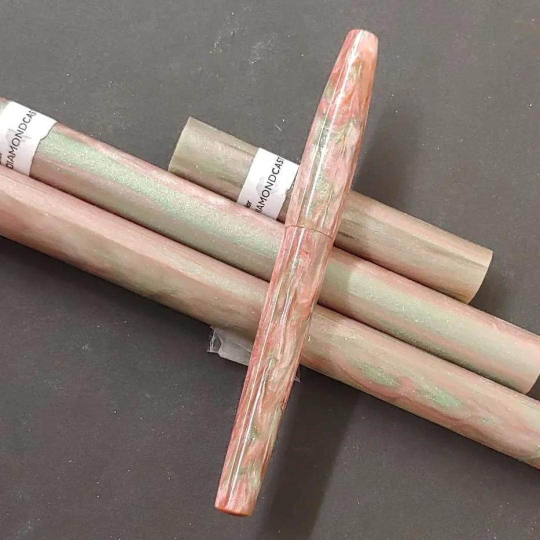 如钻石般闪烁的材料,制成钢笔后美翻了!