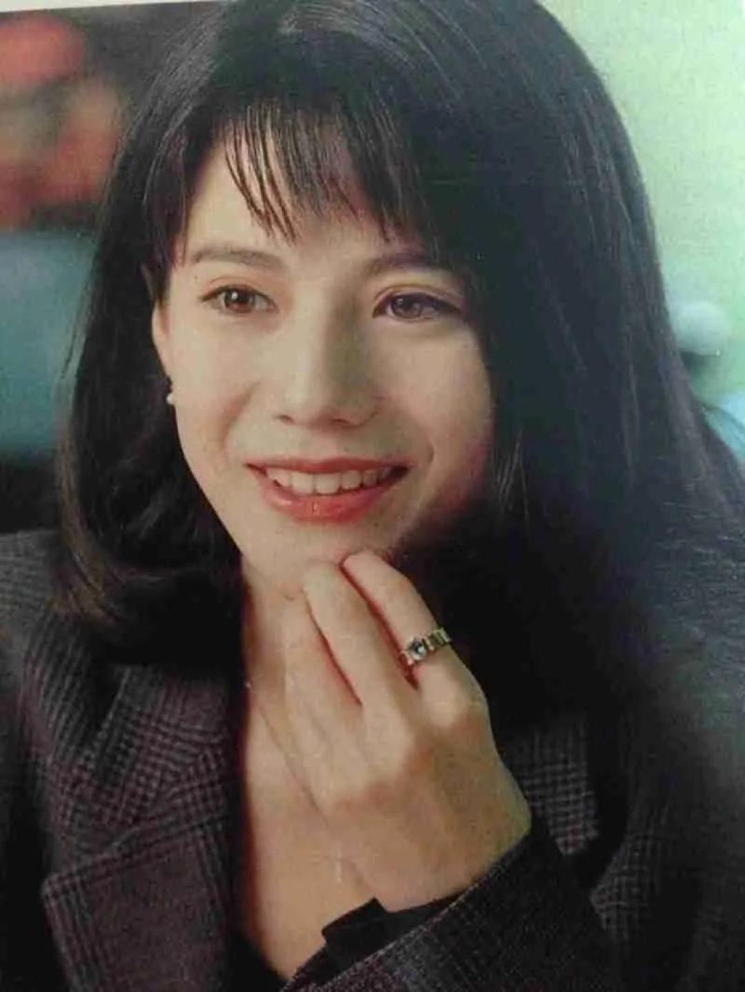 《蜡笔小新》原来是部宝藏动画片,里面藏着这么多潮流时尚的日系女神!