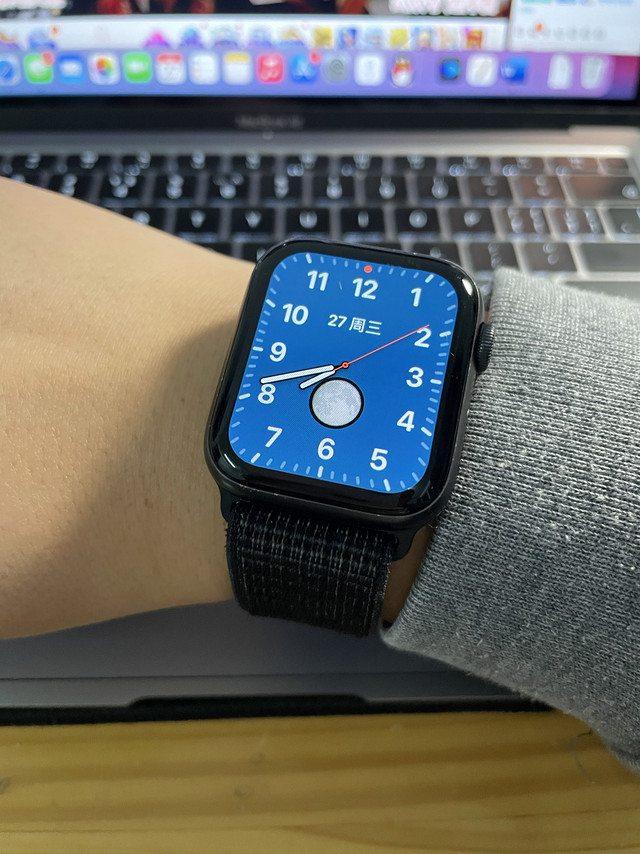 一个存在感不强的apple watch