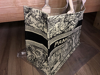 纯手绘秒变Dior booktote