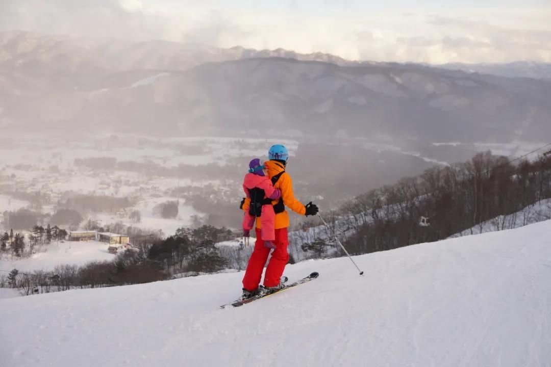 生娃57天上雪场，我带孩子全球滑雪8年的心得