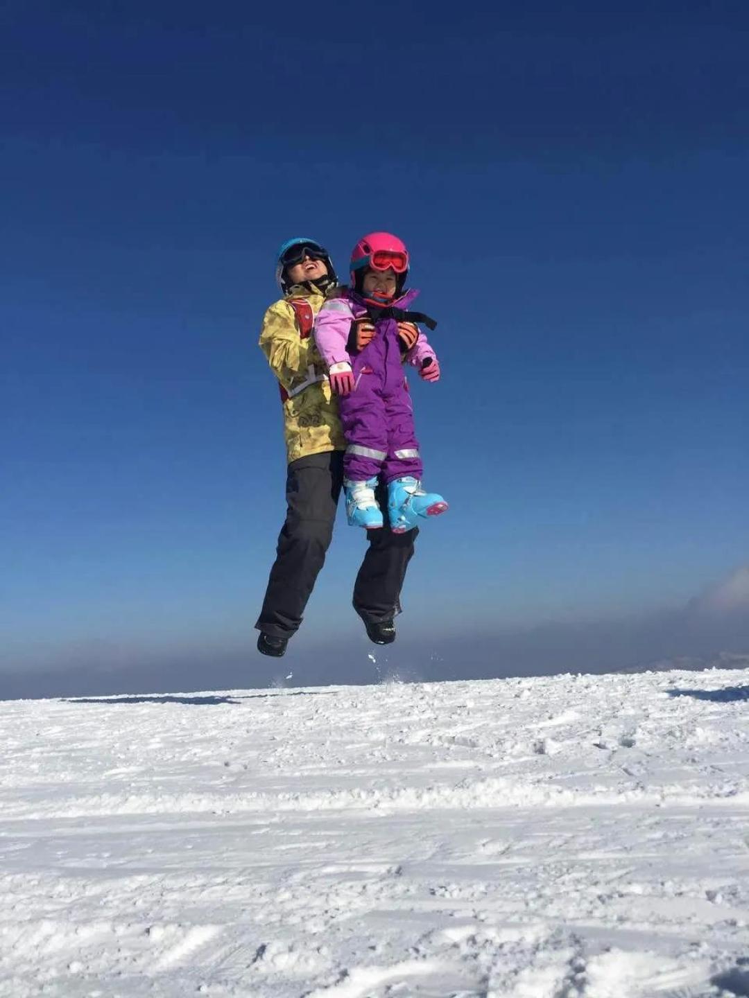 生娃57天上雪场，我带孩子全球滑雪8年的心得
