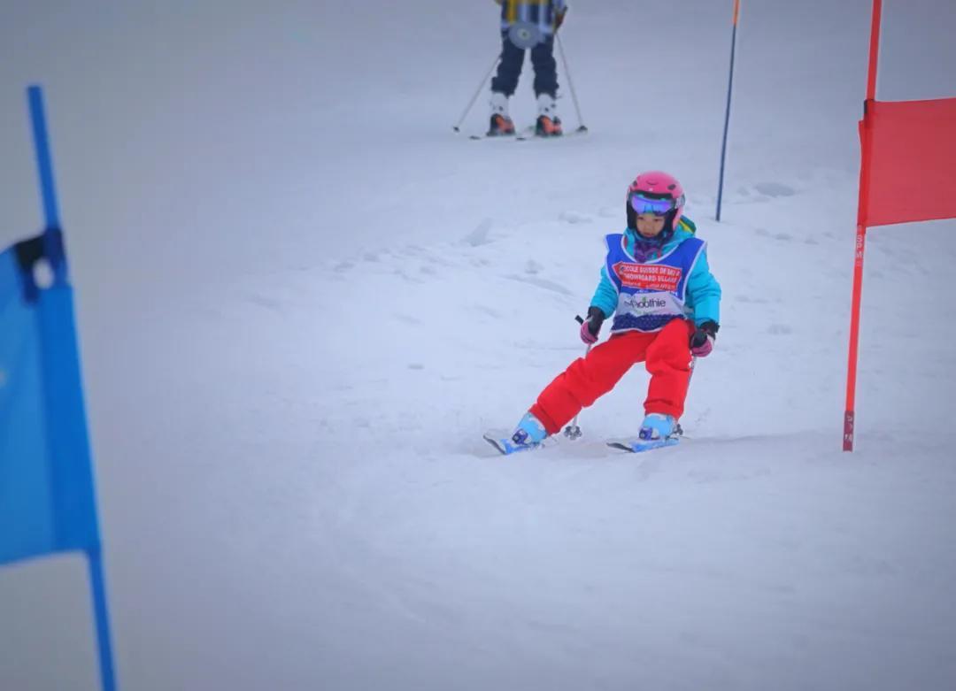 生娃57天上雪场，我带孩子全球滑雪8年的心得