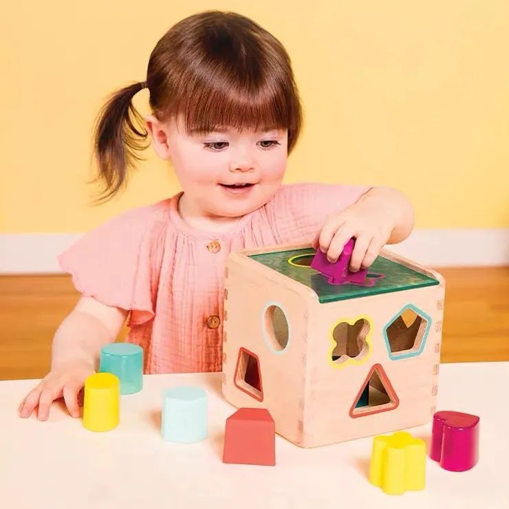 如何给0~3 岁宝宝挑选高质量玩具？7种益智玩具推荐，寓教于乐两不误