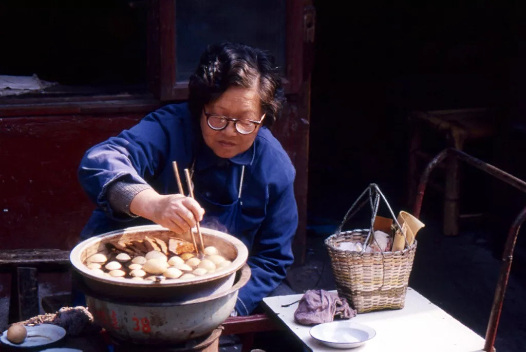 餐桌上的改革开放四十年，看看你家的菜入选了吗？