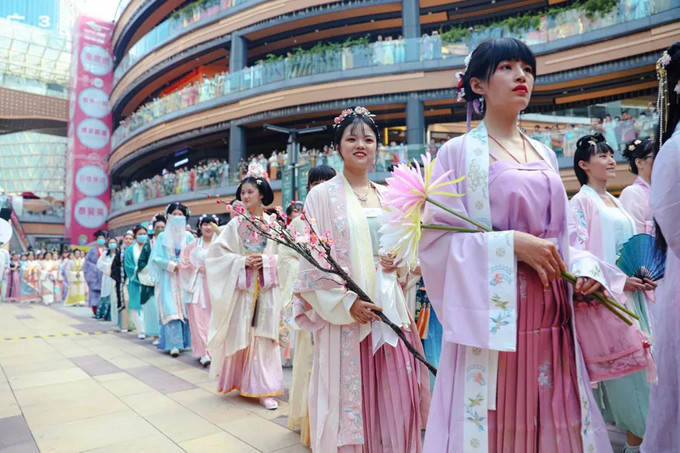 花朝節時期,不僅會進行祭花神活動,還會有花仙評選活動等很多有意思的