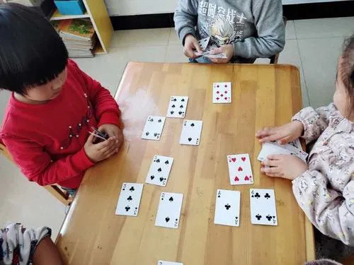 扑克玩得好，数学差不了！ | 幼儿及儿童24+5种扑克游戏