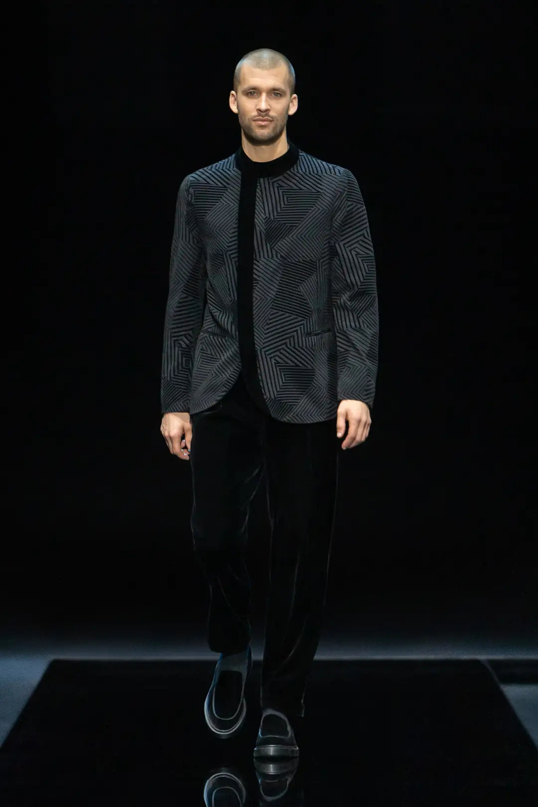 为什么电影明星们都钟情Giorgio Armani？