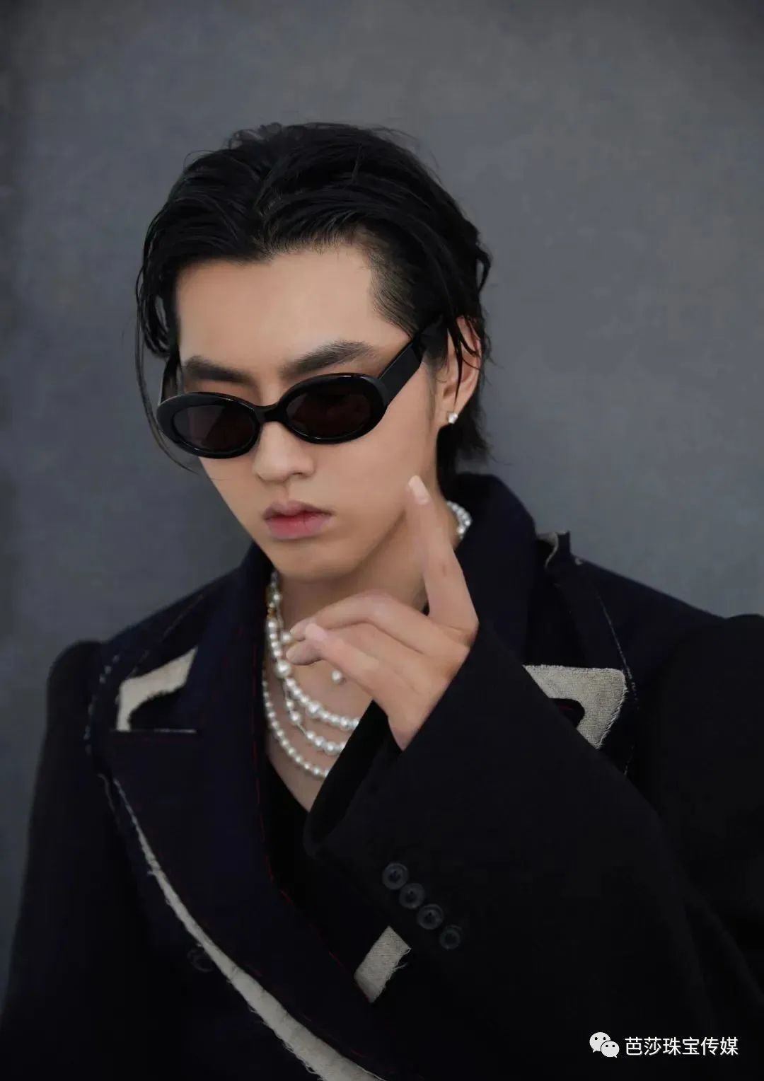 丁真送黄子韬绿松石搭配天价表 ,男明星的珠宝穿搭也太出圈了!