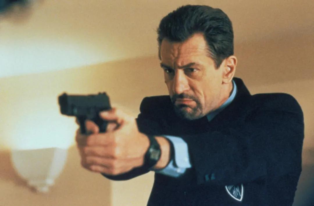 其职业生涯最佳之一的表演,都让《盗火线》成为警匪电影中的史诗之作