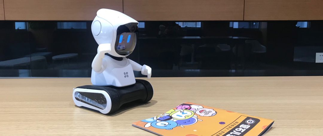 萤石儿童陪护机器人RK2 Pro——出现在现实世界中的卡通形象