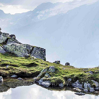 春季户外旅游徒步登山，应该准备哪些基础的装备？