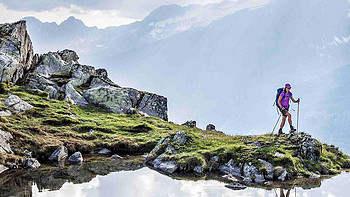 春季户外旅游徒步登山，应该准备哪些基础的装备？