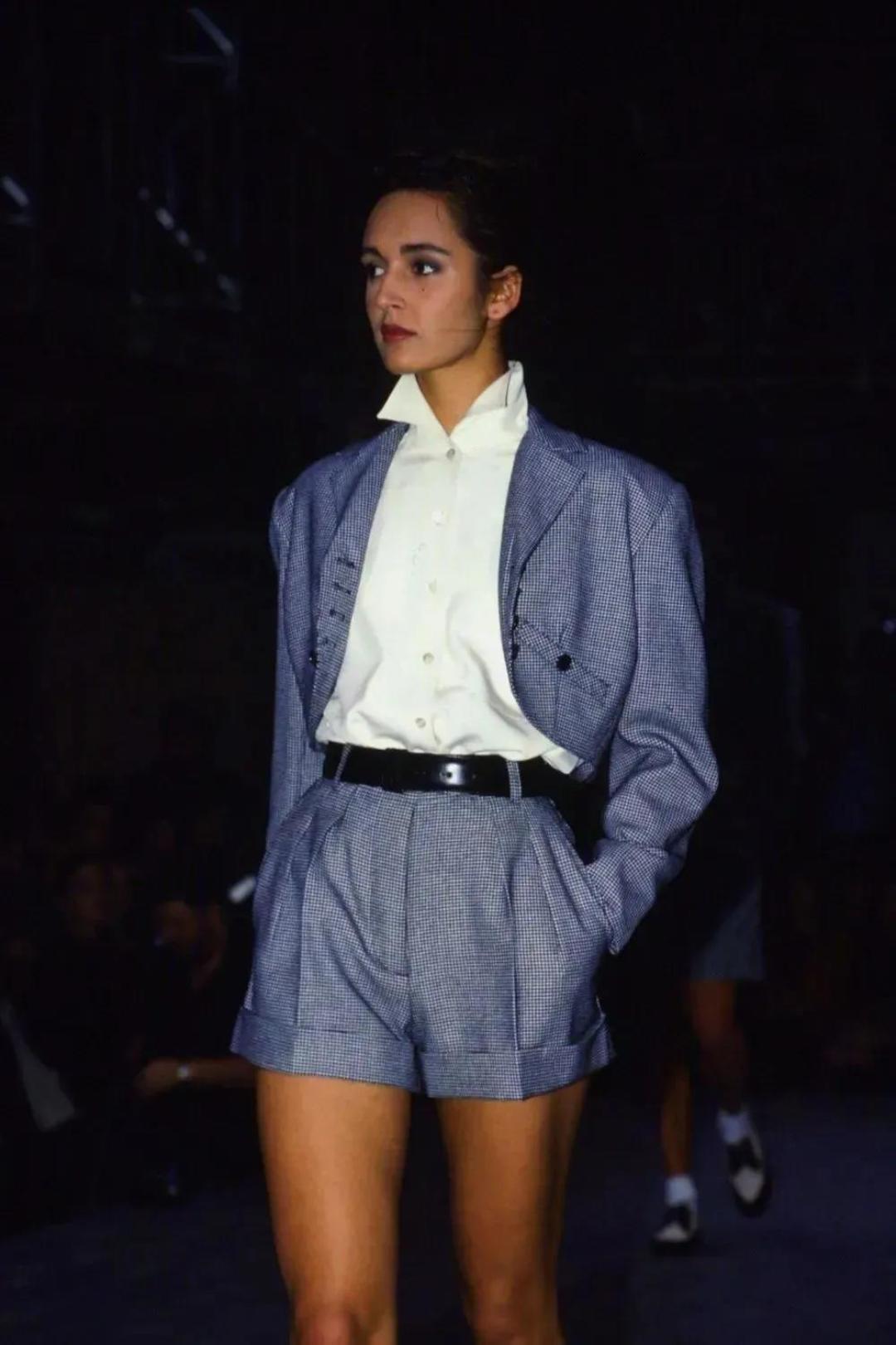 80年代妈妈辈西装穿搭成为我们的典范