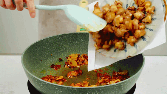 鸡身上的“黄金部位”，这样做馋哭小孩！咸香美味直干三碗饭！