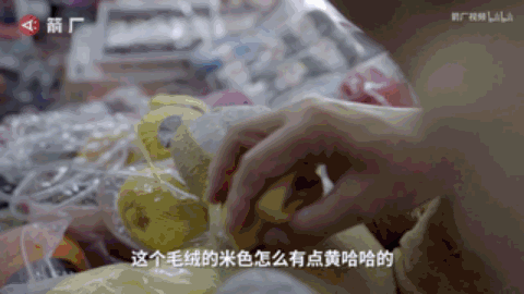 74岁老人开全国唯一一家玩偶医院,专门给布娃娃看病:修补的不是玩偶,而是回忆!